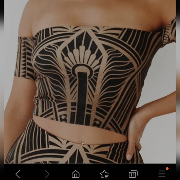 Yoga Democracy Elevate Empire off shoulder shirt, small, tan and charcoal - Picture 2 of 2